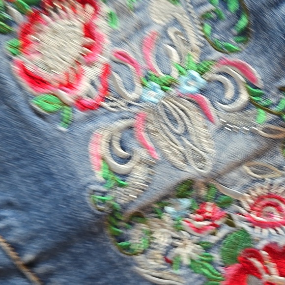 VENUS Floral Embroidered Blue Cropped  Jeans With Rhinestone Detailing - Picture 10 of 15
